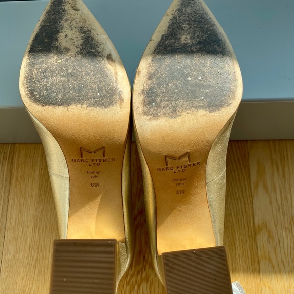 MARC FISHER POINTED GOLD METALLIC HIGH HEELS - Picture 5 of 10